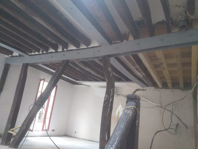 Renforcement des poutres en bois existantes par fers plats à Paris — free download