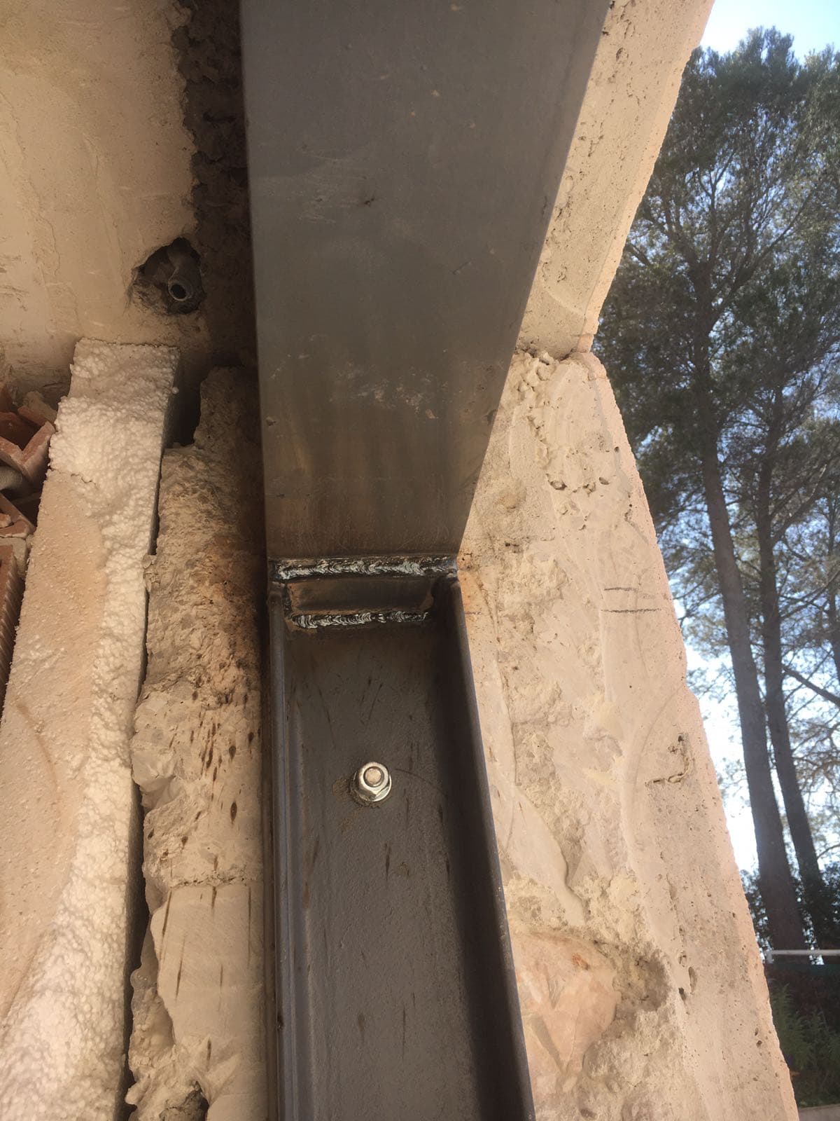 Murs porteurs - Agrandissement des baies vitrées dans les murs porteurs de la villa à Saint-Jean Cap Ferrat. 2