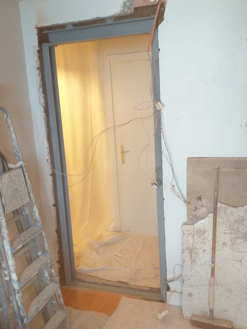 Murs porteurs - Renforcement d'une baie existante dans le mur porteur par structure métallique à Meudon