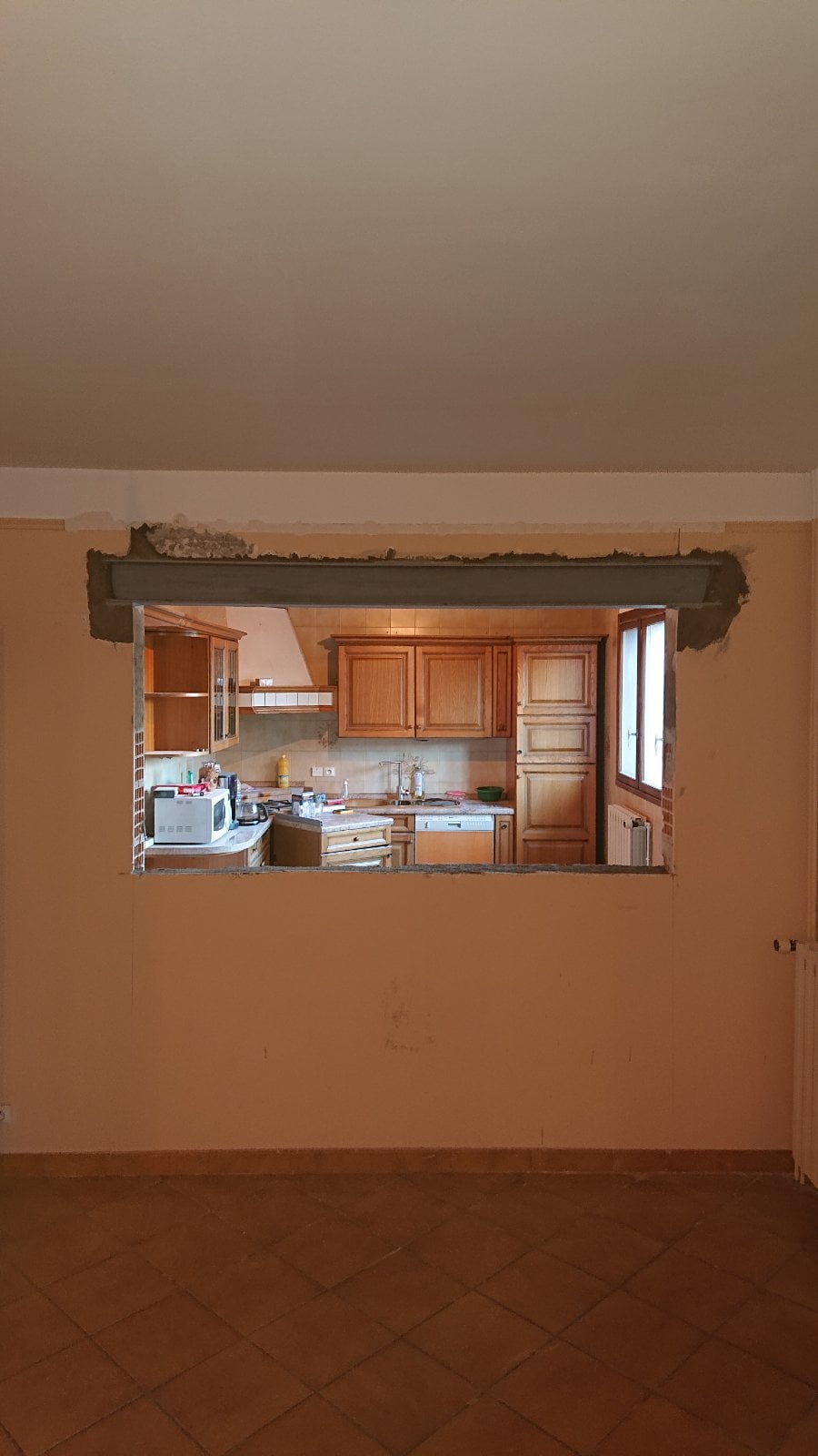 Murs porteurs - Remplacement de poteaux et poutre existante en bois, création d'une baie de passe-plat. Agrandissement d’une baie dans un mur porteur. Renforcement par structure métallique. Travaux à Villecresnes.