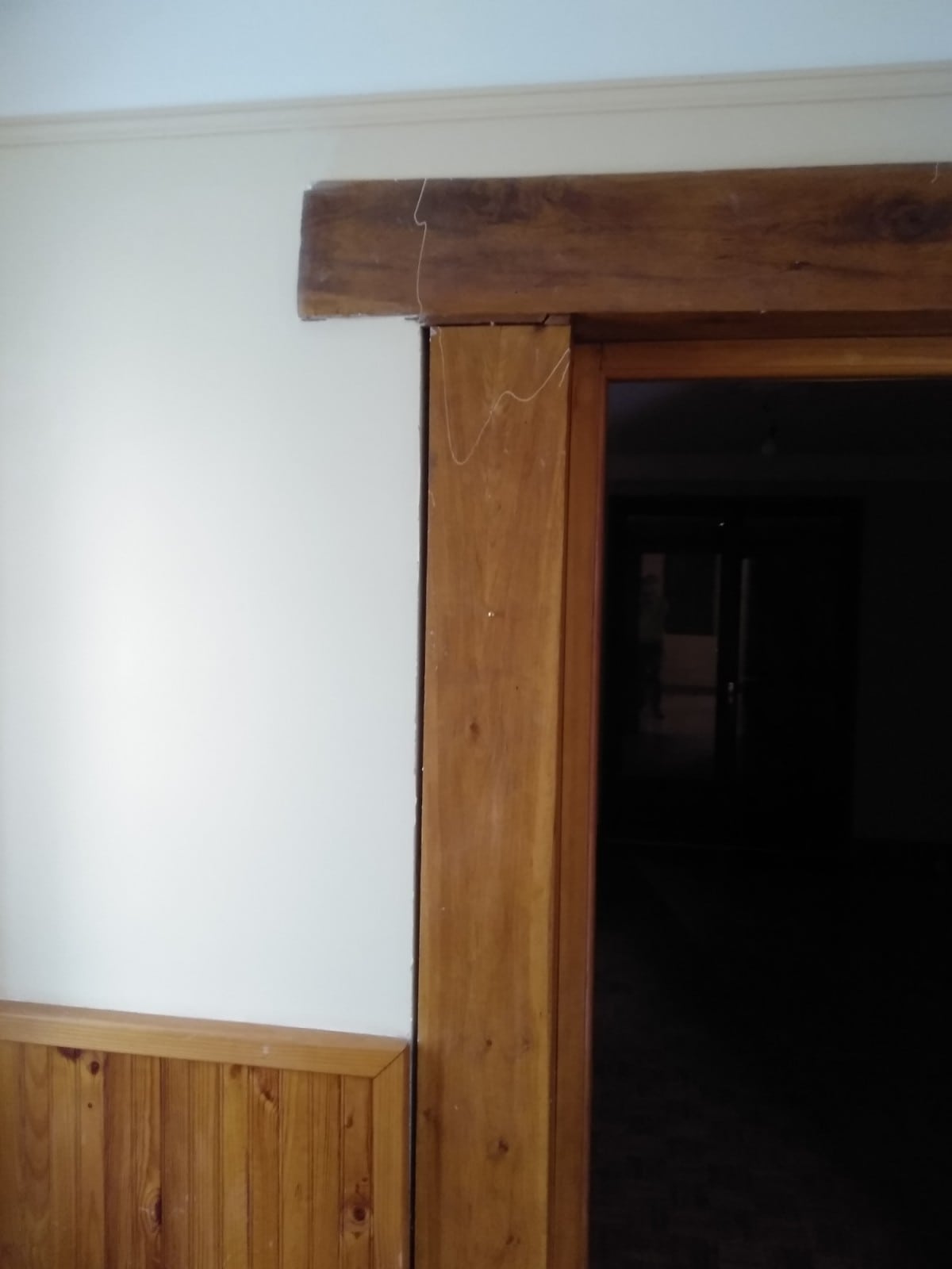 Murs porteurs - Remplacement de poteaux et poutre existante en bois, création d'une baie de passe-plat. Agrandissement d’une baie dans un mur porteur. Renforcement par structure métallique. Travaux à Pégomas. 2