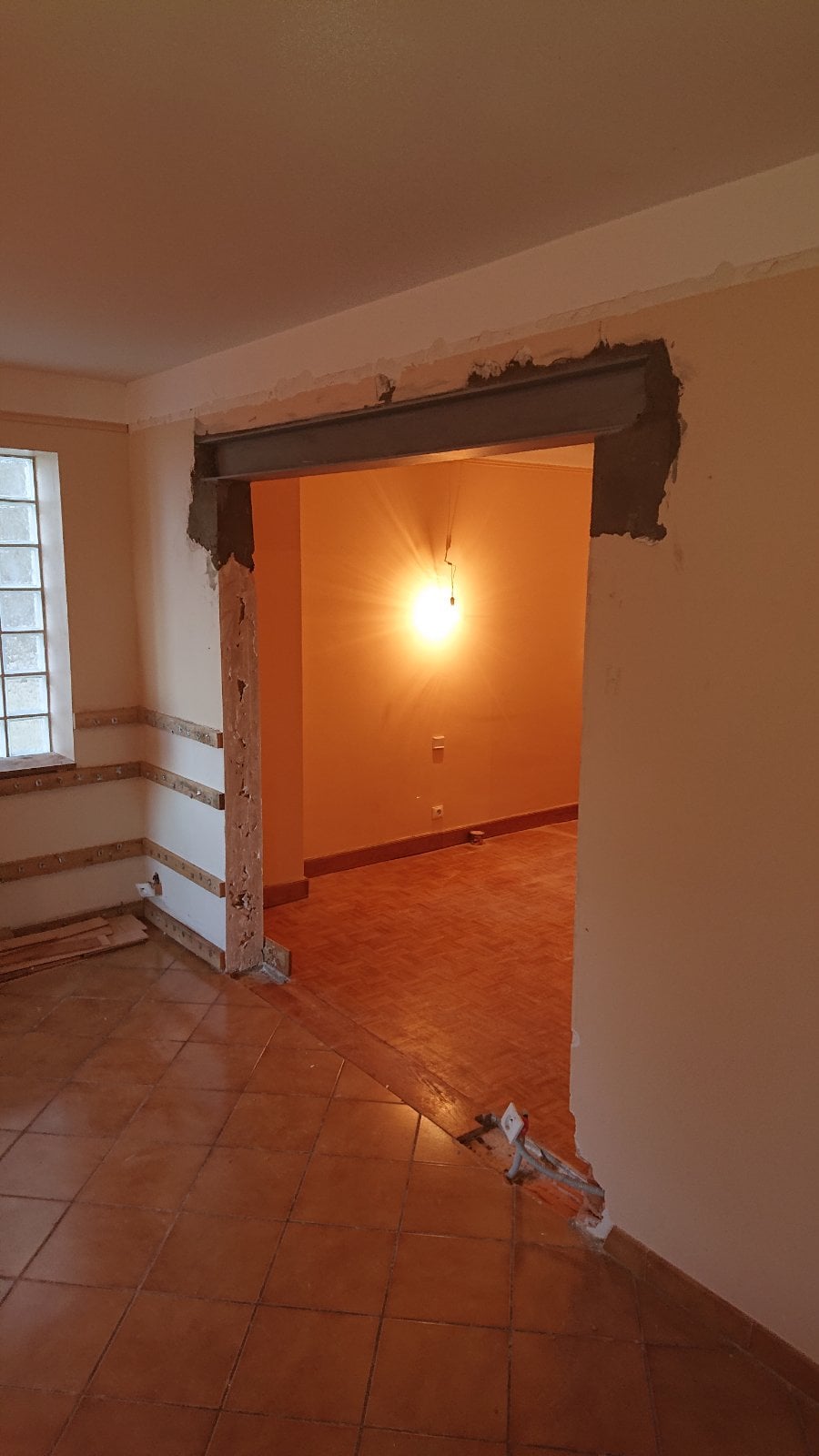 Murs porteurs - Remplacement de poteaux et poutre existante en bois, création d'une baie de passe-plat. Agrandissement d’une baie dans un mur porteur. Renforcement par structure métallique. Travaux à Villecresnes. 5