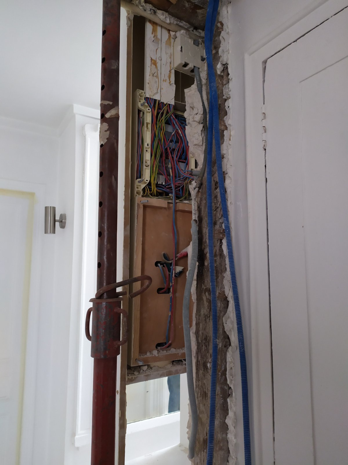 Murs porteurs Renforcement des poutres - Ouverture d'une baie dans un mur porteur en colombage réalisé à Levallois-Perret. Renforcement par structure métallique 9