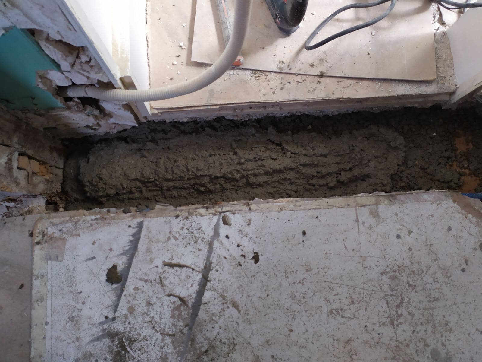 Murs porteurs Renforcement des poutres - Ouverture d'une baie dans un mur porteur en colombage réalisé à Levallois-Perret. Renforcement par structure métallique 7