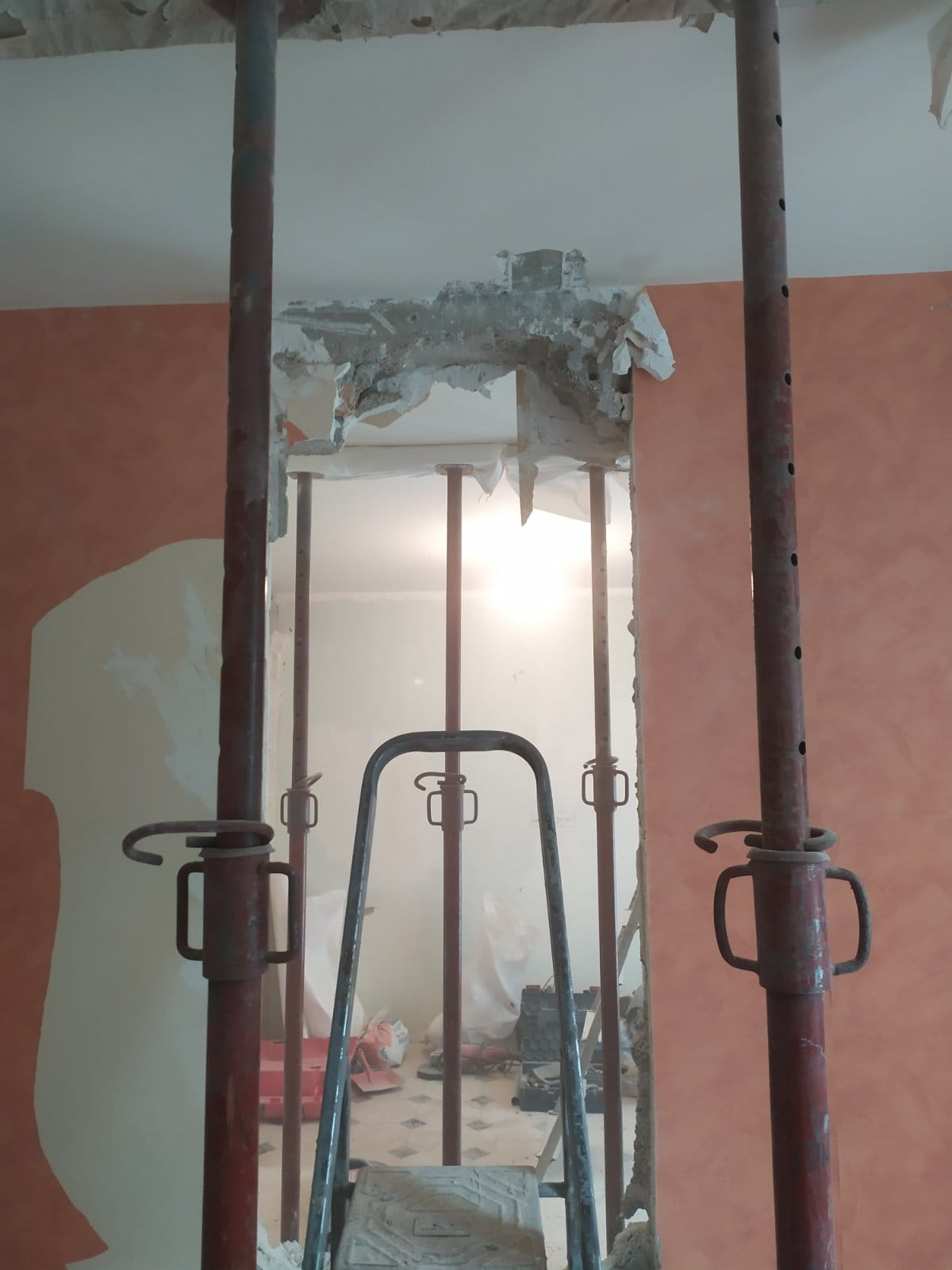 Murs porteurs - Création d’ouverture dans un mur porteur en parpaing à Nanterre. Renforcement par poteaux et poutre métallique. 15