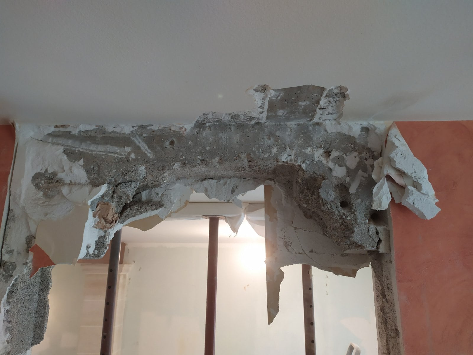 Murs porteurs - Création d’ouverture dans un mur porteur en parpaing à Nanterre. Renforcement par poteaux et poutre métallique. 14