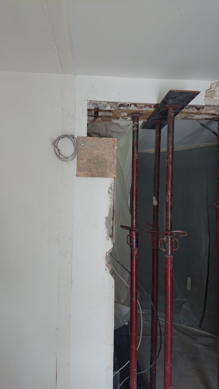 Murs porteurs - Agrandissement d'une baie-porte, renforcement par structure métallique à Grasse. 20