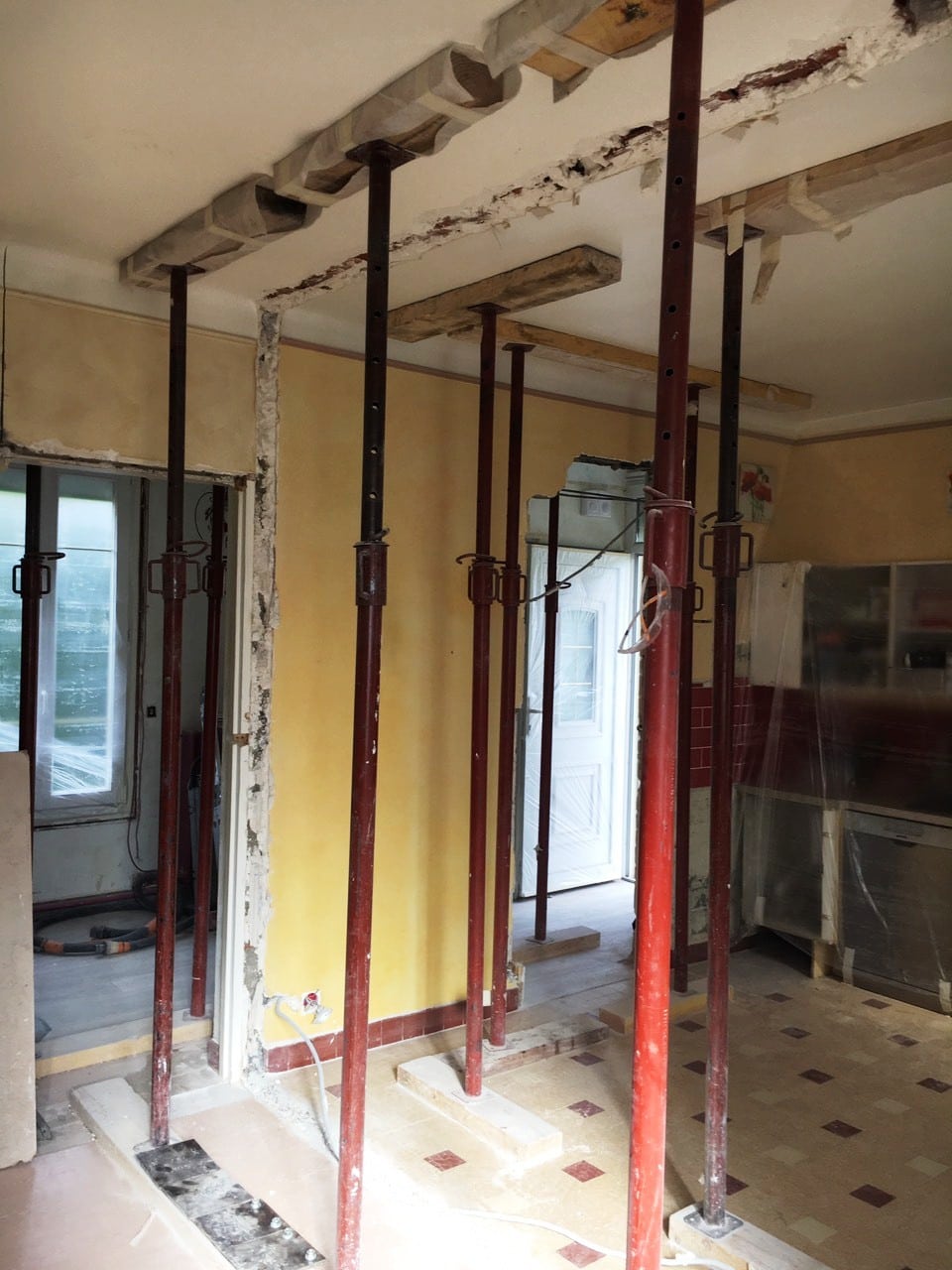 Murs porteurs - Agrandissement d'une baie dans un mur porteur en mâchefer, démolition d'une cloison. Pose d’un IPN. Réalisation à Blanc-Mesnil. 8