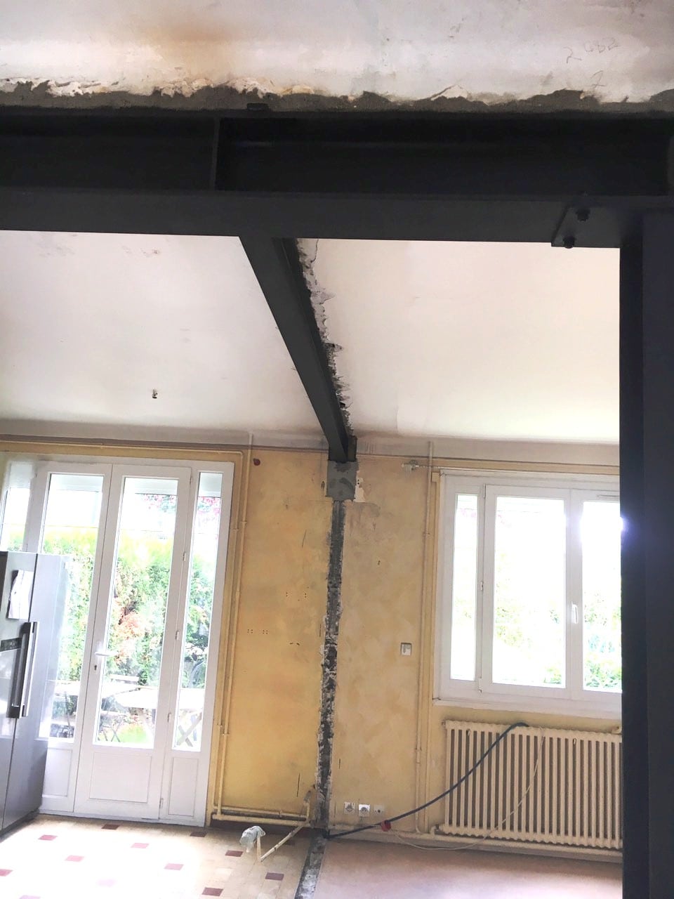 Murs porteurs - Agrandissement d'une baie dans un mur porteur en mâchefer, démolition d'une cloison. Pose d’un IPN. Réalisation à Blanc-Mesnil. 1