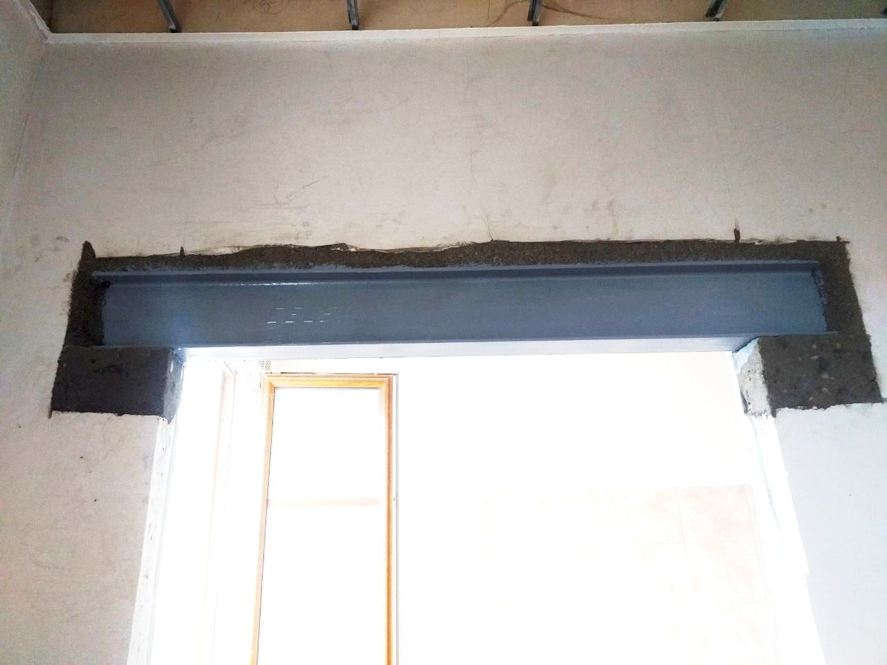 Murs porteurs - Création d’une baie pour la porte dans un mur porteur. Agrandissement d'une baie pour la pose d'un moucharabieh. Réalisation à Fréjus. 3