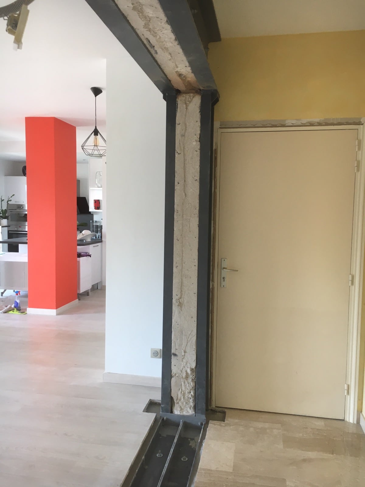Murs porteurs - Création d'une ouverture dans un mur porteur en béton armée à Mandelieu-la-Napoule. Renforcement par technique de moisage. 7