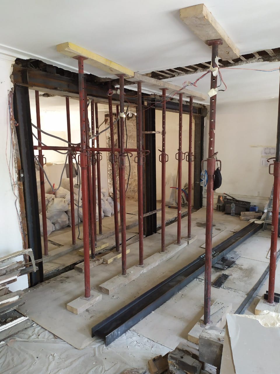 Murs porteurs - Démolition de mur de refend dans une maison individuelle à Toulon. 7
