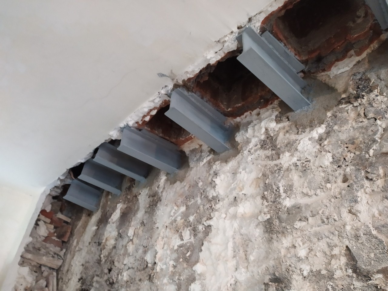 Murs porteurs - Démolition de mur de refend dans une maison individuelle à Toulon. 3