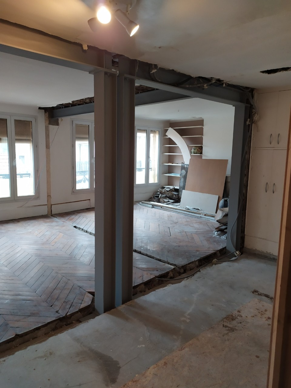 Murs porteurs - Démolition de mur de refend dans une maison individuelle à Toulon.