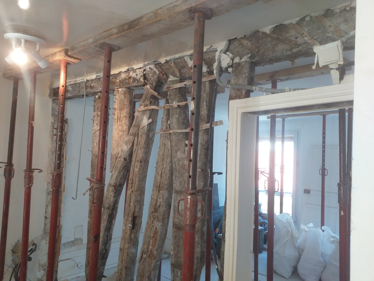 Murs porteurs - Démolition de mur de refend dans une maison individuelle à Toulon. 14