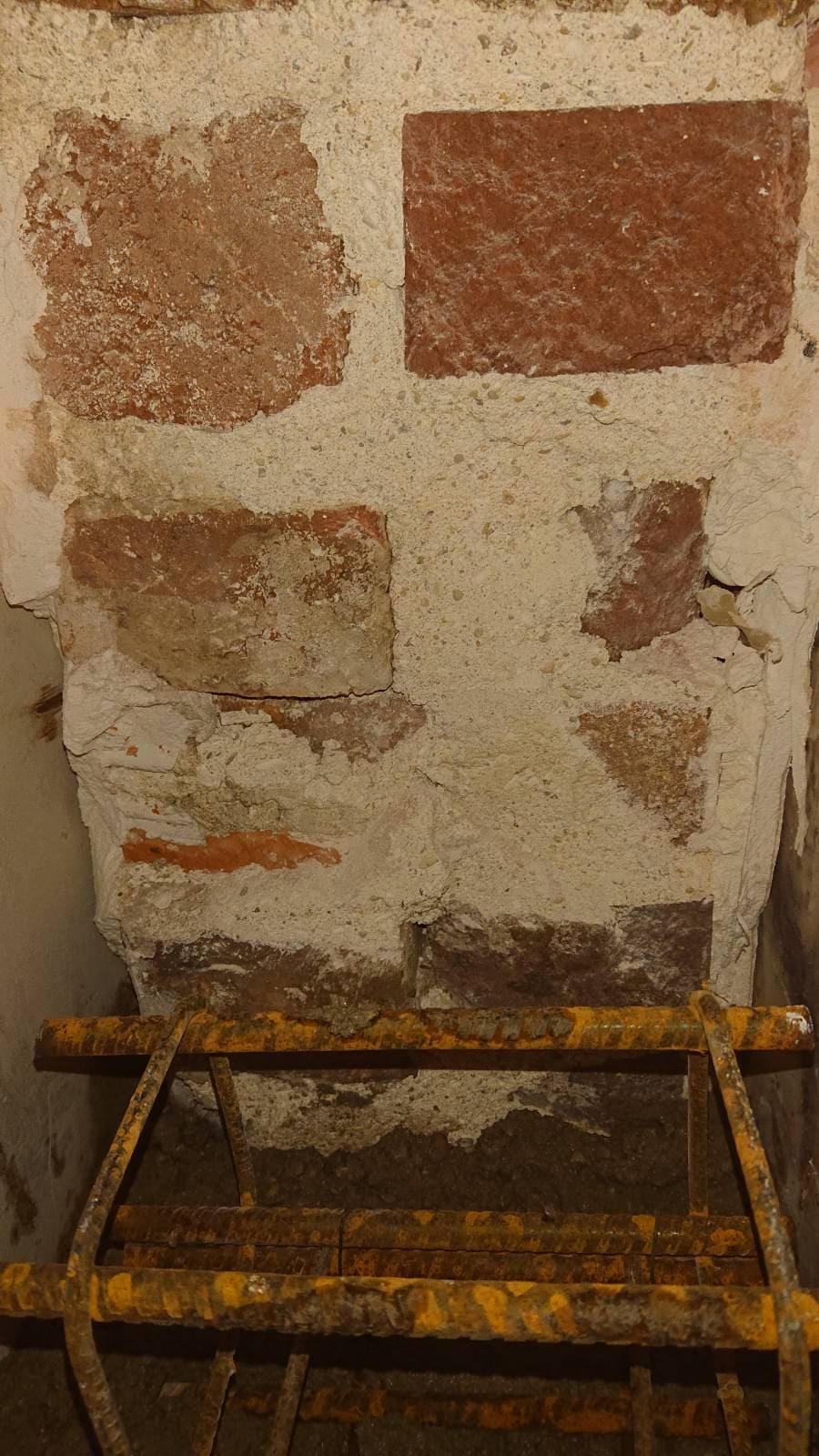 Murs porteurs - Démolition de mur porteur en briques rouges à Versailles. Renforcement par technique « poutrelle sur sommiers » 4