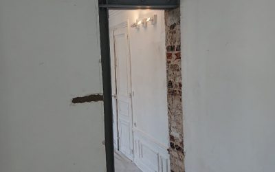 Ouverture de porte dans le mur porteur à Cergy-Pontoise. Renforcement par structure métallique.
