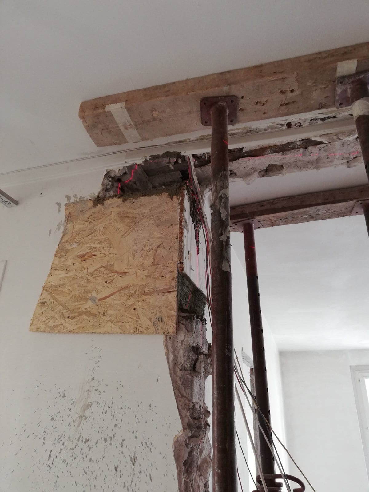 Murs porteurs - Agrandissement de baies dans les murs porteurs à Beausoleil. Renforcement par pose d’IPN. 2