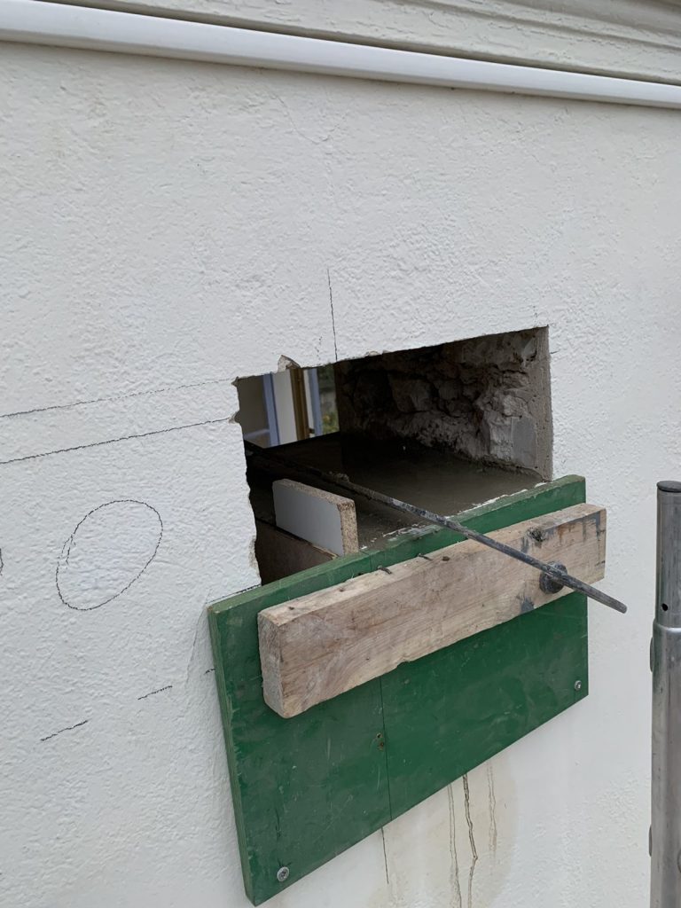 Ouverture des fenêtres dans le mur de façade, renforcement par IPN à la Roquette-Sur-Siagne - Agrandissement d'une baie