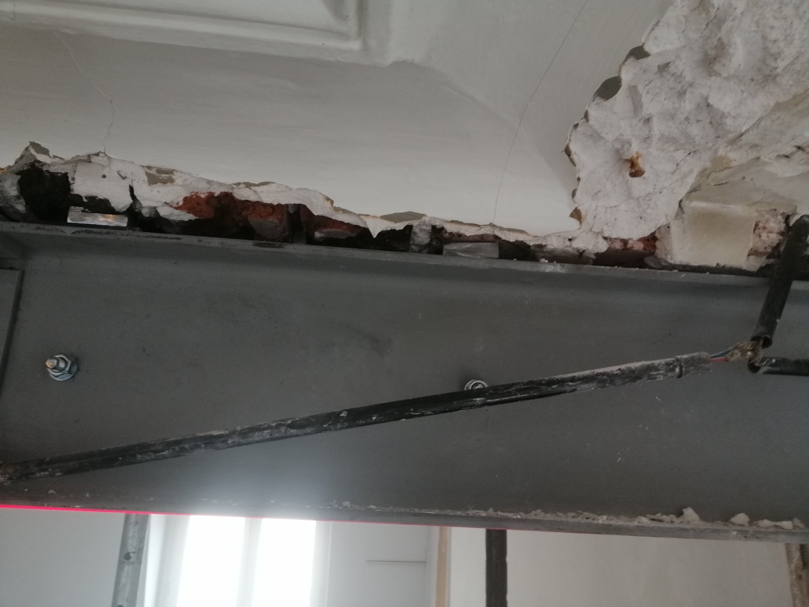 Création d'une ouverture dans un mur porteur à Paris 18ème - Agrandissement d'une baie