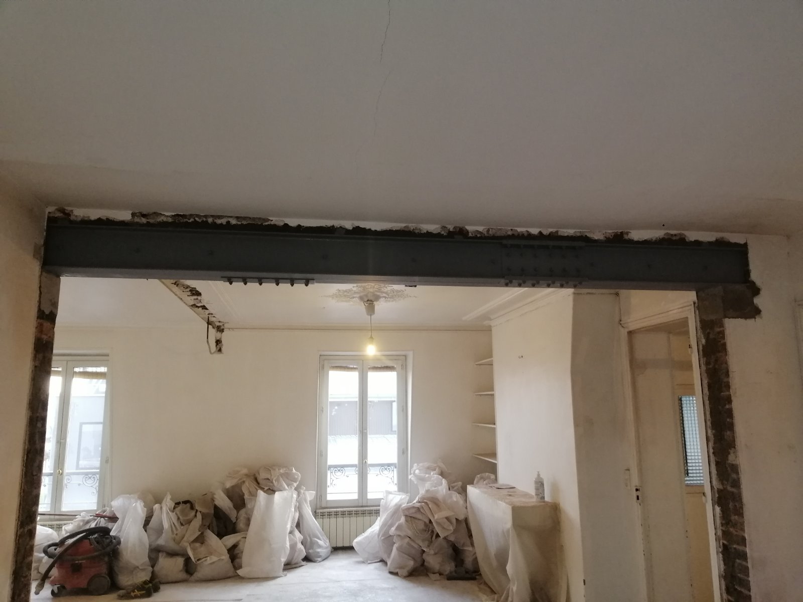 Création d'une ouverture dans un mur porteur à Paris 18ème - Agrandissement d'une baie