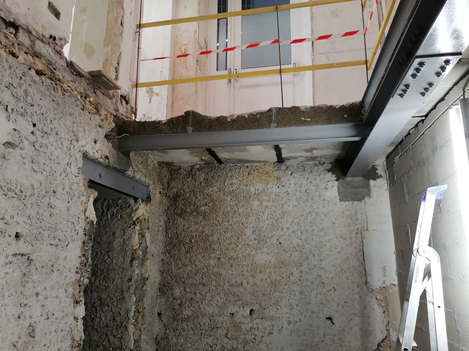 Création d’une ouverture dans un mur porteur et création d’une trémie d’escalier à Valbonne. - Plancher collaborant