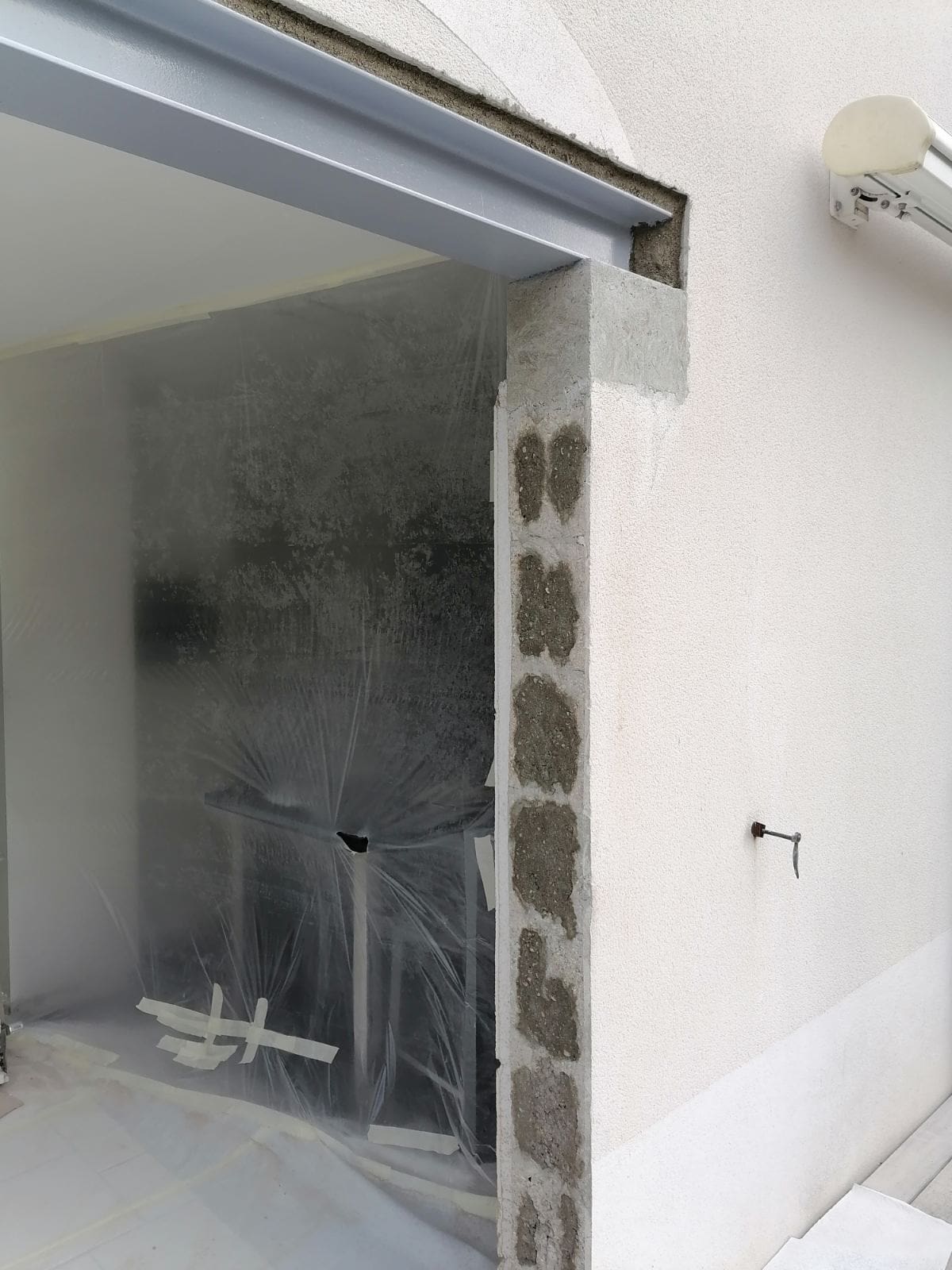 Création d'une ouverture dans un mur porteur de façade. Renforcement par structures métalliques à Carrières-sur-Seine. - Murs porteurs