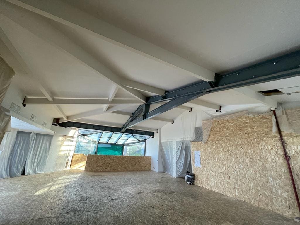 Renforcement d'une toiture par la structure en métal à Cannes - Charpente