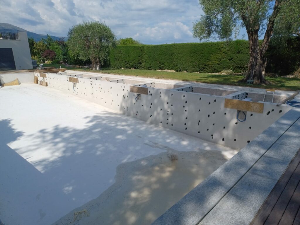 Modification de la piscine à Mandelieu-la-Napoule - Structure en béton