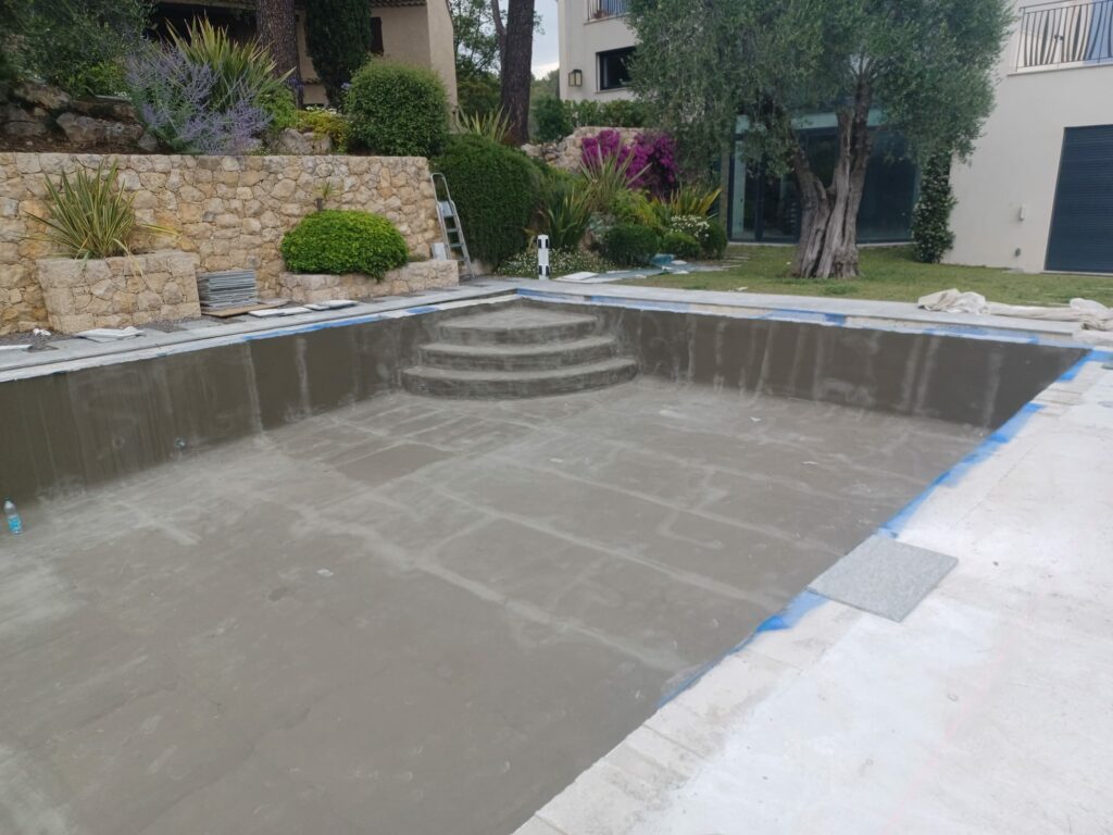 Modification de la piscine à Mandelieu-la-Napoule - Structure en béton