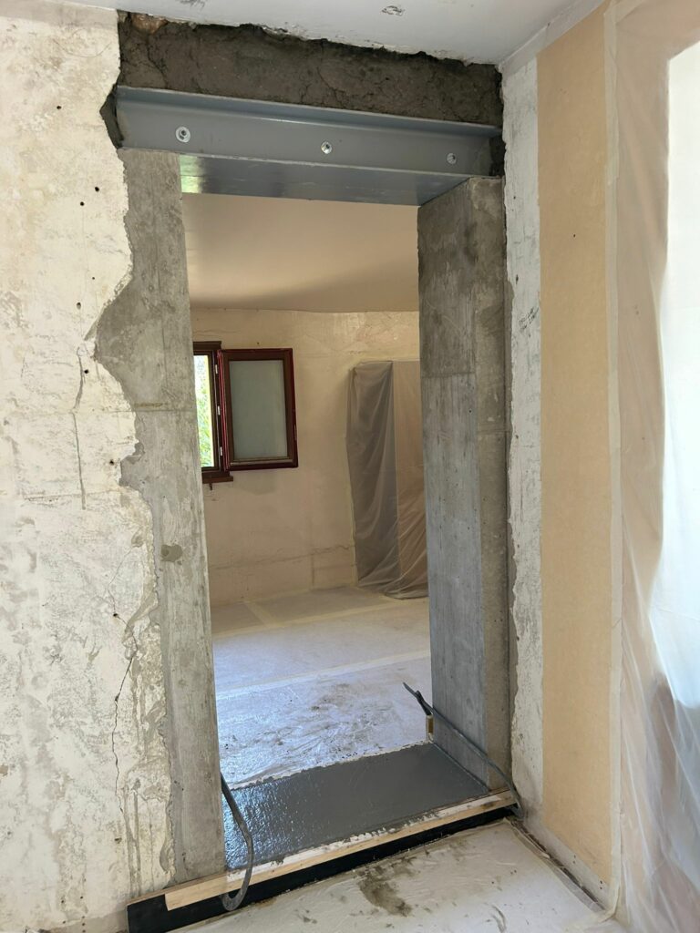 Création d’une porte dans un mur porteur en pierre à Cannes-la-bocca - Structure métallique
