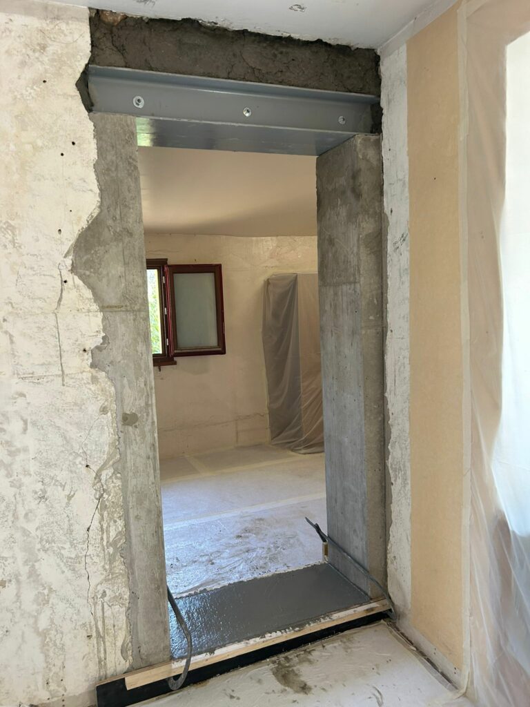 Création d’une porte dans un mur porteur en pierre à Cannes-la-bocca - Structure en béton