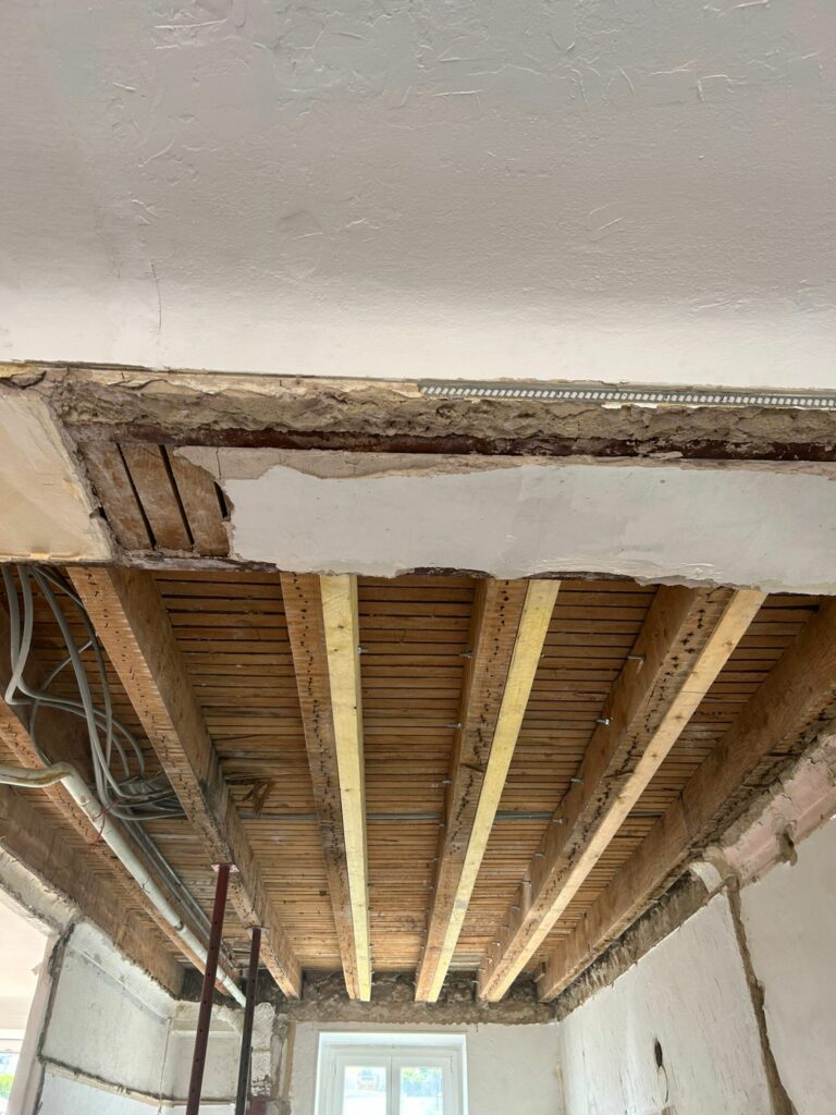 Renforcement de plancher par la structure métallique et en bois à Grasse - Renforcement des poutres