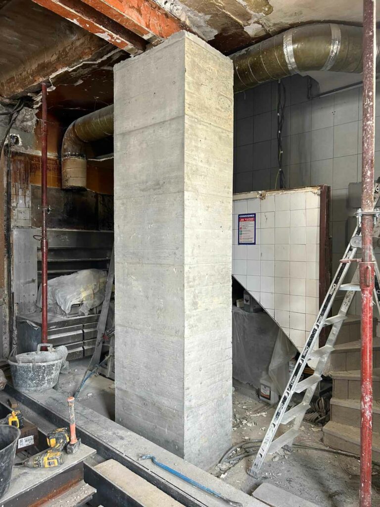 Renforcement d’un plancher dégradé par la structure en métal et poteaux BA à Valbonne - Renforcement des poutres