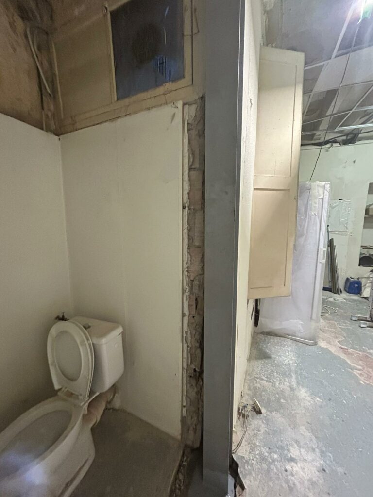 Agrandissement d’une porte dans un mur porteur à Juan-les-Pins. Installation d’un IPN - Agrandissement d'une baie