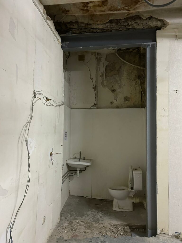Agrandissement d’une porte dans un mur porteur à Juan-les-Pins. Installation d’un IPN - Agrandissement d'une baie