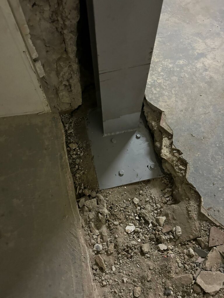 Agrandissement d’une porte dans un mur porteur à Juan-les-Pins. Installation d’un IPN - Agrandissement d'une baie