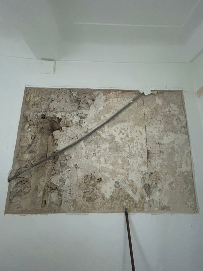 Création d’une ouverture dans un mur porteur et renforcement par structure métallique et béton à Biot - Murs porteurs