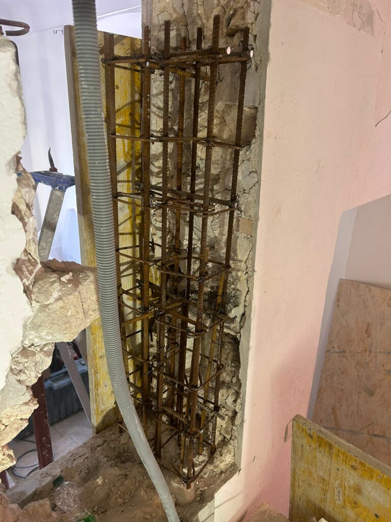 Création d’une ouverture dans un mur porteur et renforcement par structure métallique et béton à Biot - Murs porteurs