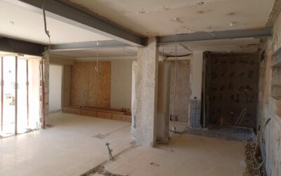 Réaménagement complet d’une villa à Mandelieu. Démolition des murs porteurs et renforcement métallique.