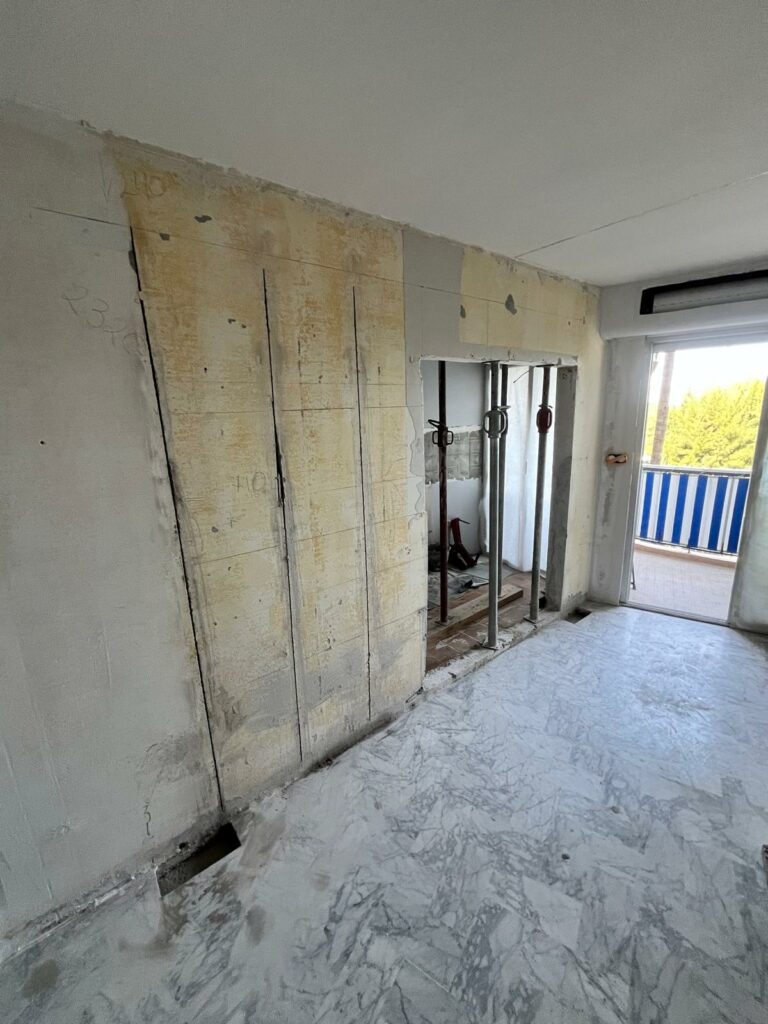 Démolition d’un mur porteur – Renforcement par structure métallique à Valbonne (06560) - Agrandissement d'une baie