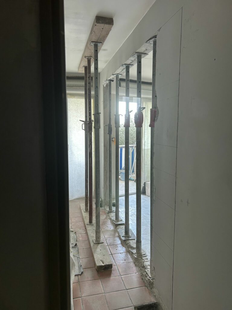 Démolition d’un mur porteur – Renforcement par structure métallique à Valbonne (06560) - Agrandissement d'une baie