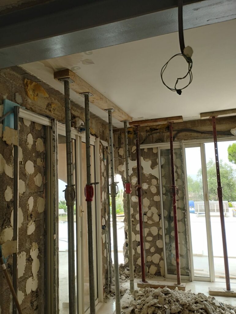 Agrandissement d’ouvertures dans mur porteur de façade – Vue mer sublimée grâce à une transformation structurelle, au Cannet - Agrandissement d'une baie