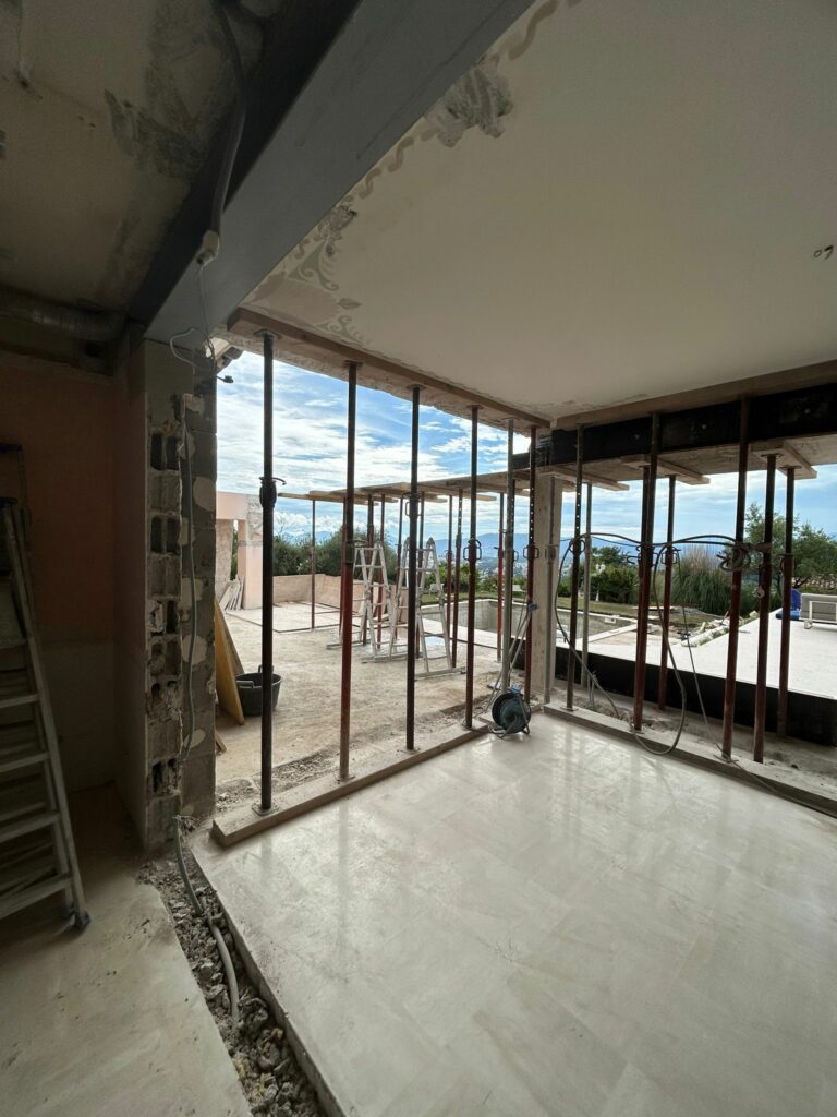 Agrandissement d’ouvertures dans mur porteur de façade – Vue mer sublimée grâce à une transformation structurelle, au Cannet - Agrandissement d'une baie