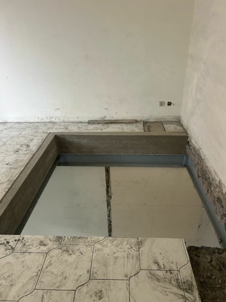 Création d’une trémie d’escalier à Mougins dans le cadre de la liaison entre deux étages - Structure en béton