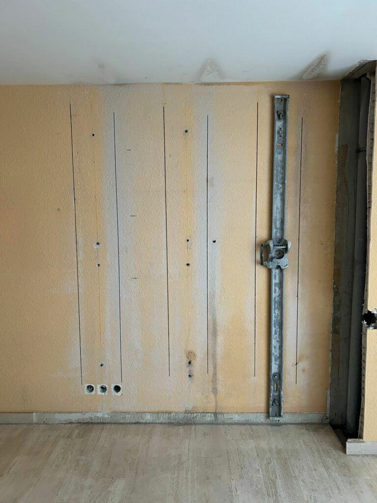 Création d’une ouverture dans un mur porteur – Renforcement par portique métallique à Villeneuve-Loubet (06270) - Agrandissement d'une baie