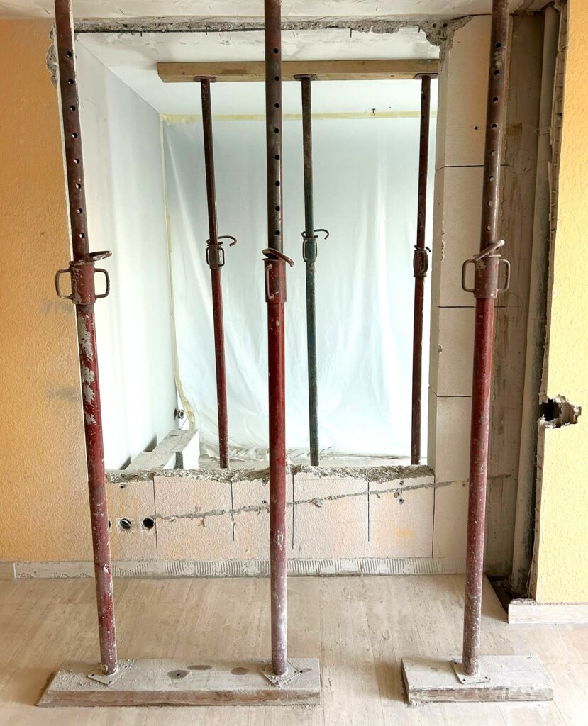 Création d’une ouverture dans un mur porteur – Renforcement par portique métallique à Villeneuve-Loubet (06270) - Agrandissement d'une baie
