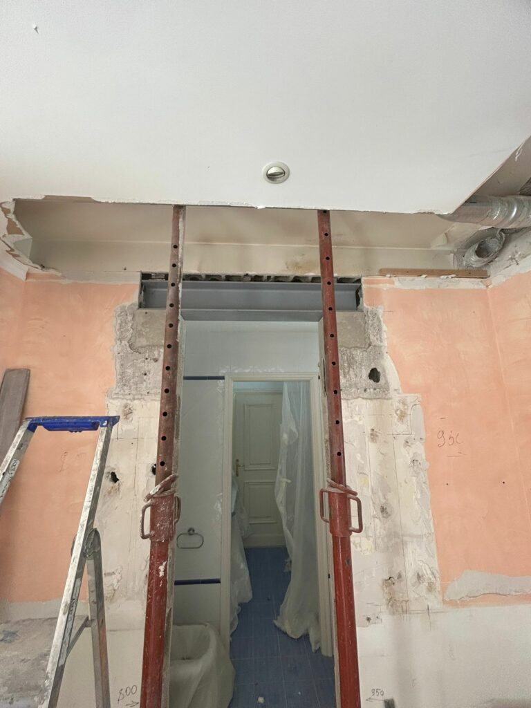 Création d’une ouverture de porte dans un mur porteur à Pégomas (06580). - Agrandissement d'une baie