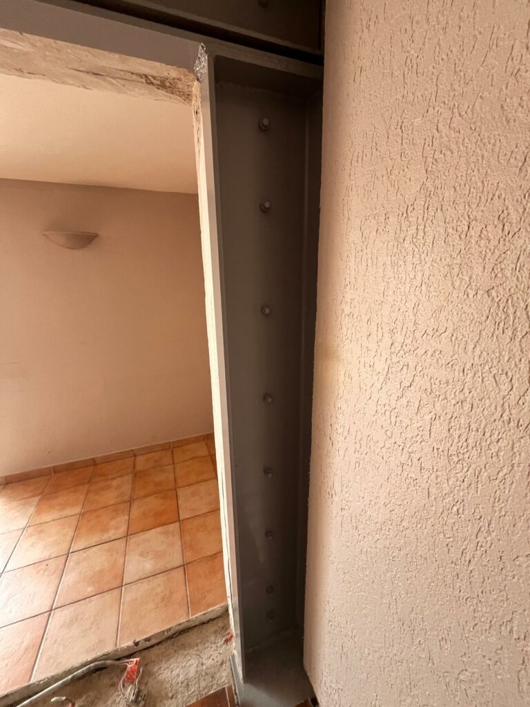 Agrandissement d’une ouverture dans un mur porteur — renforcement par structure métallique, réalisation à Grasse - Agrandissement d'une baie