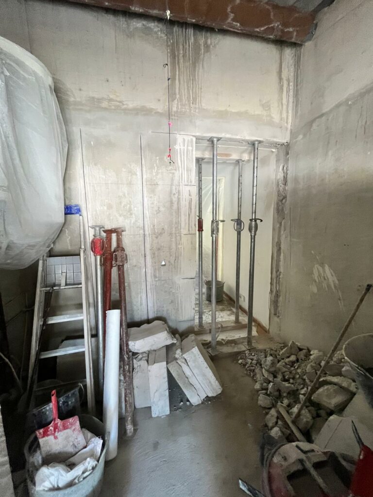 Ouverture d’un mur porteur à Théoule-sur-Mer avec linteau métallique et poteaux mixtes - Démolition des Murs porteurs